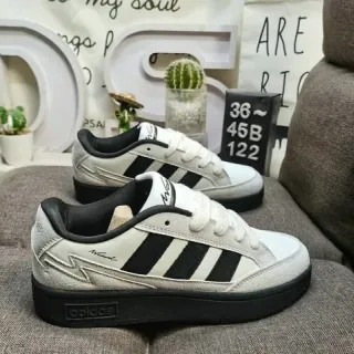 Adidas 米色黑色低帮麂皮和皮革鞋面生活方式运动鞋