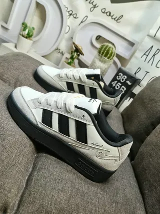 Adidas Beige Preto Low-Top Suede y Cuero Superior Lifestyle Sneakers 7