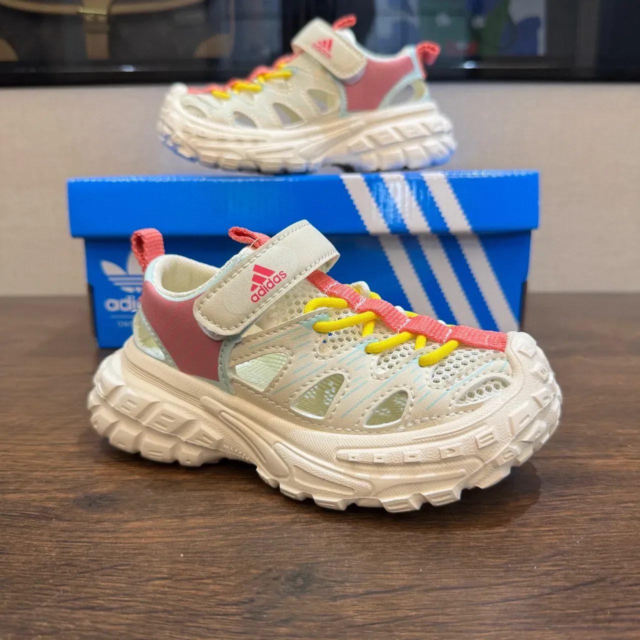 Adidas Beige Green Open-Mesh Upper Adjustable Velcro Strap Lifestyle Sneakers 10