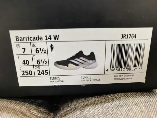 Adidas Sneakers d'entraînement en mesh noir et argent avec trois rayures 2