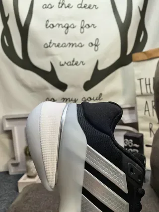 Adidas Sneakers d'entraînement en mesh noir et argent avec trois rayures 3