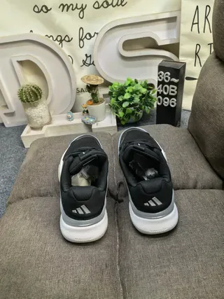 Adidas Sneakers d'entraînement en mesh noir et argent avec trois rayures 8