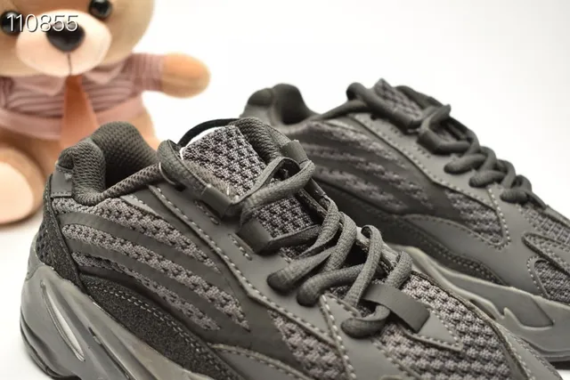 Adidas Black Gray Silhouette Sculpted Midsole Chunky Sneakers 22