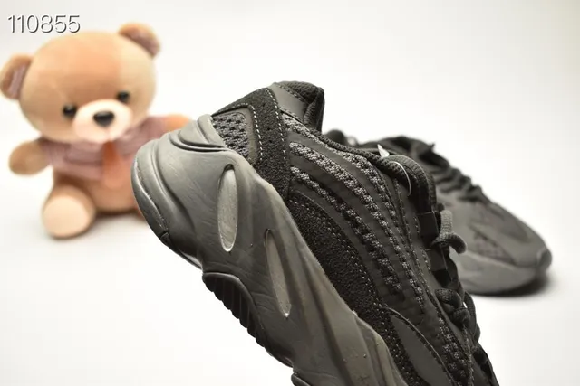 Adidas Black Gray Silhouette Sculpted Midsole Chunky Sneakers 23