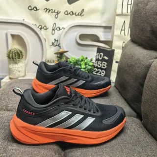 Adidas काला नारंगी मेश ऊपरी तीन पट्टी साइड पैनल रनिंग जूते