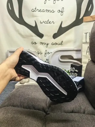 Adidas काला नारंगी मेश ऊपरी तीन पट्टी साइड पैनल रनिंग जूते 4