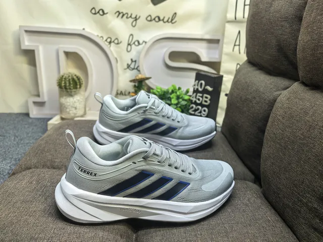 Adidas काला नारंगी मेश ऊपरी तीन पट्टी साइड पैनल रनिंग जूते 11