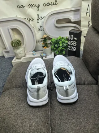 Adidas काला नारंगी मेश ऊपरी तीन पट्टी साइड पैनल रनिंग जूते 18