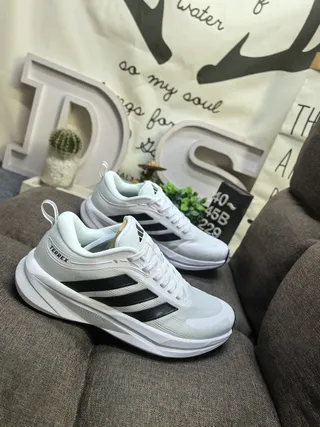 Adidas काला नारंगी मेश ऊपरी तीन पट्टी साइड पैनल रनिंग जूते 19