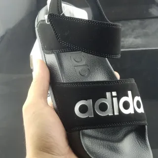 Adidas Sandalias Negro Plata de Dos Tiras con Plantilla Moldeada