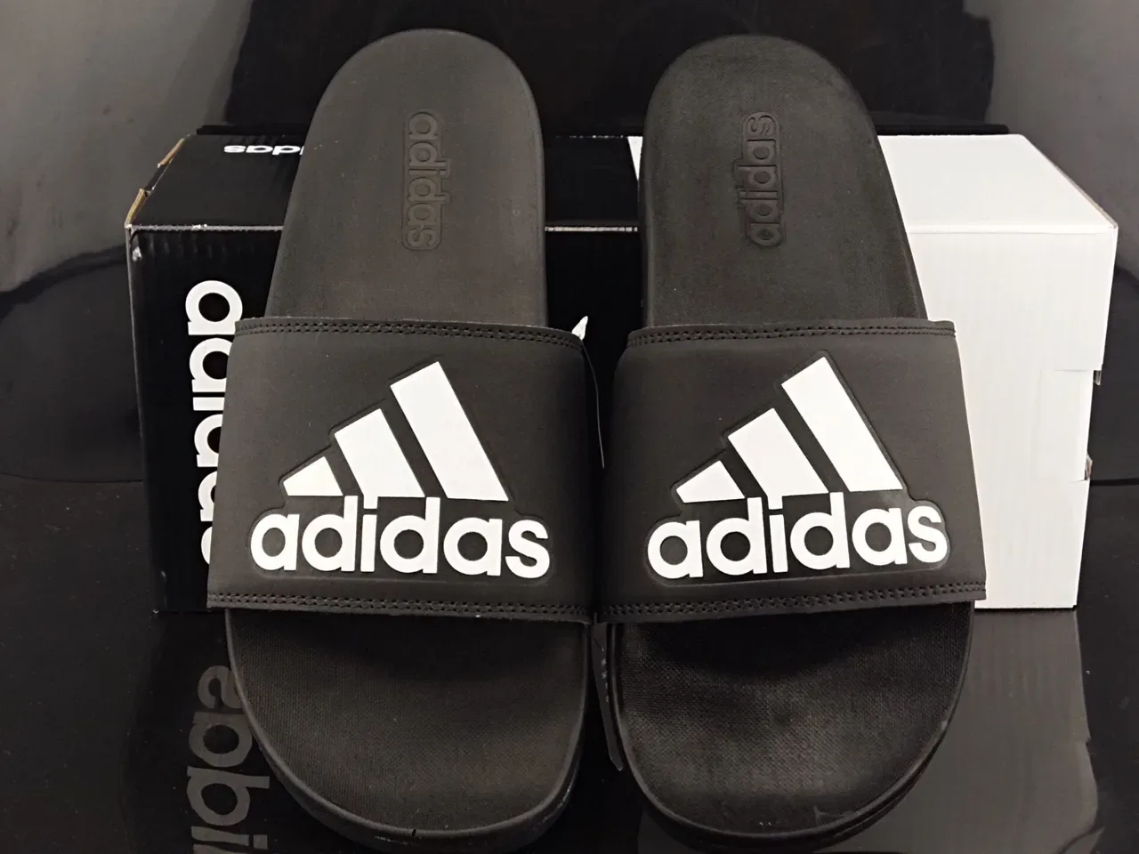 Sandales Adidas Noir et Blanc Semelle EVA Moldée Borde de Lanière Cosu 5