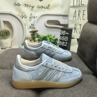 Adidas Zapatillas Lifestyle en Ante Azul Gris con Panel Lateral de Tres Rayas