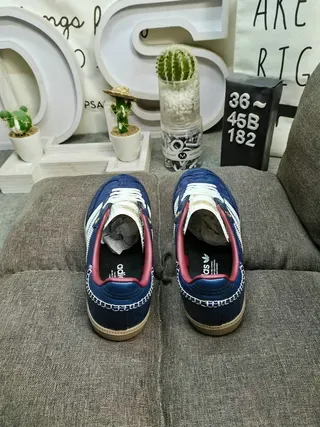 Adidas Chaussures Lifestyle en Cuir Embossé Crocodile Bleu et Rouge avec Trois Bandes Blanches 8
