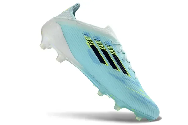 Adidas Chaussures de Football Bleues avec Upper en Tricot Transparent, Lacets Asymétriques et pour Terrain Ferme 11