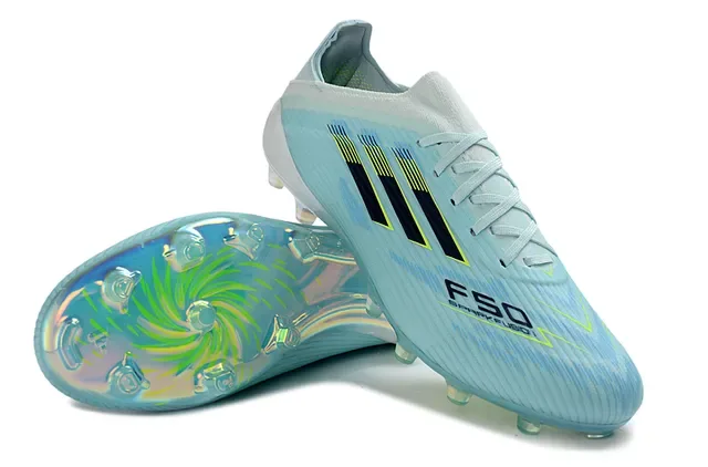 Adidas Chaussures de Football Bleues avec Upper en Tricot Transparent, Lacets Asymétriques et pour Terrain Ferme 13