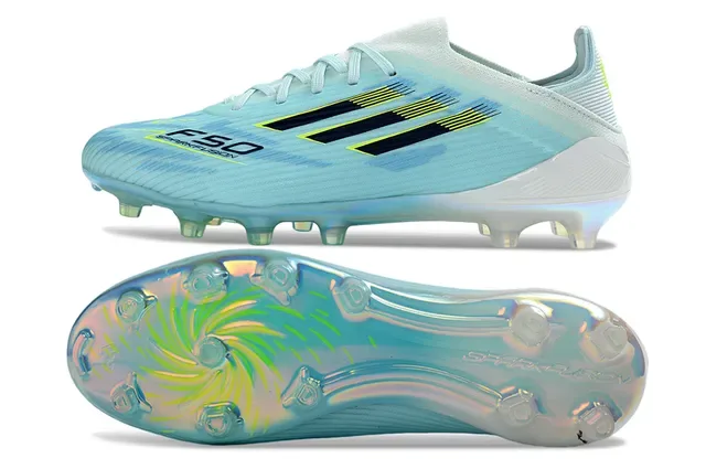 Adidas Chaussures de Football Bleues avec Upper en Tricot Transparent, Lacets Asymétriques et pour Terrain Ferme 16