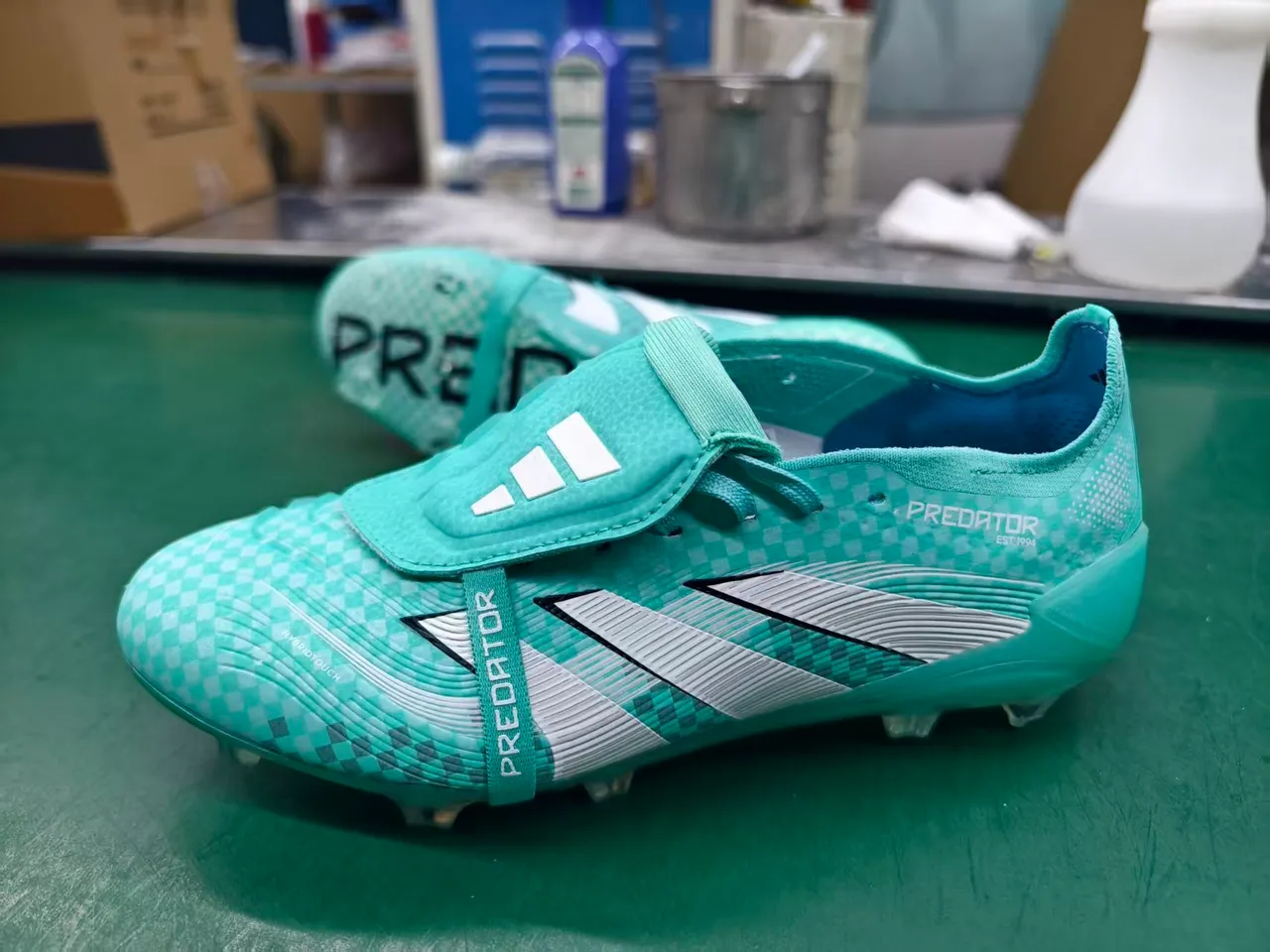 Adidas Azul Branco Sem Cadarço Fecho de Tira Grade Xadrez Superior Superfície Firme Sapatos de Futebol 8