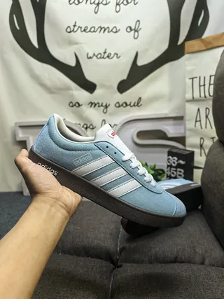 Adidas Tênis Lifestyle de Couro Macio Azul Branco com Três Listras no Painel Lateral 5