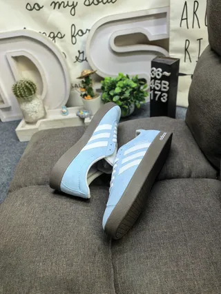 Adidas Tênis Lifestyle de Couro Macio Azul Branco com Três Listras no Painel Lateral 6