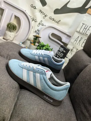 Adidas Tênis Lifestyle de Couro Macio Azul Branco com Três Listras no Painel Lateral 7