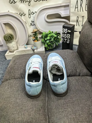 Adidas Tênis Lifestyle de Couro Macio Azul Branco com Três Listras no Painel Lateral 8
