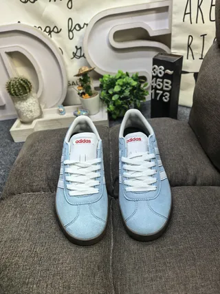 Adidas Tênis Lifestyle de Couro Macio Azul Branco com Três Listras no Painel Lateral 10