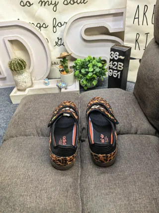 Adidas Zapatos Mary Jane Marrón Negro Imprimido de Leopardo Parte Superior Tres Rayas Panel Lateral 8