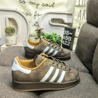 Adidas Chaussures Lifestyle Marron Blanc Daim Haut Trois Rayures
