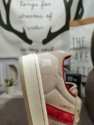 Adidas Campus sneakers lifestyle beige y rojo 3