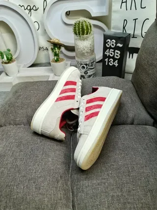 Adidas Campus sneakers lifestyle beige y rojo 6