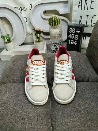 Adidas Campus sneakers lifestyle beige y rojo 10