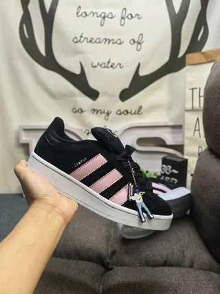 Adidas Campus काला और गुलाबी सूड लाइफस्टाइल स्नीकर 5