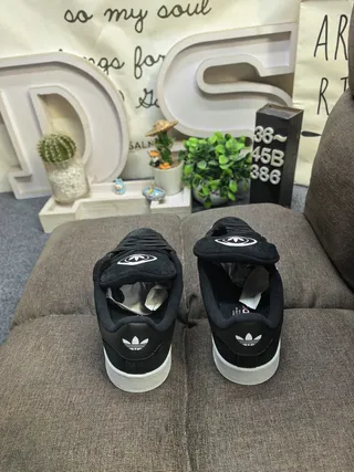 Adidas Campus काला और गुलाबी सूड लाइफस्टाइल स्नीकर 8