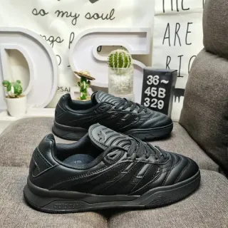 Adidas Copa أحذية رياضية سوداء مع إصبع مقلم