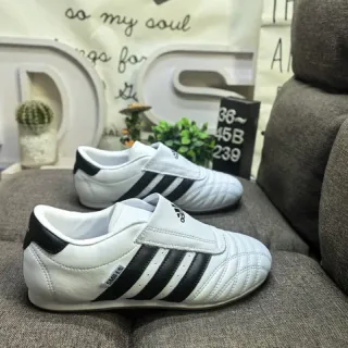 Adidas Copa Zapatos de fútbol indoor blanco y negro superior acolchado sin cordones correa de velcro