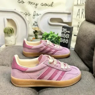 Adidas Gazelle 粉色米色麂皮鞋面 波点条纹点缀 生活方式运动鞋