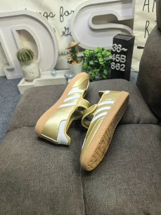 Adidas গোল্ড হোয়াইট বিনা লেস গাম সোল লাইফস্টাইল স্নিকার্স 6