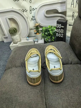 Adidas গোল্ড হোয়াইট বিনা লেস গাম সোল লাইফস্টাইল স্নিকার্স 8