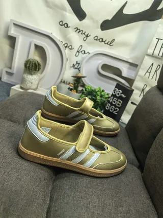 Adidas গোল্ড হোয়াইট বিনা লেস গাম সোল লাইফস্টাইল স্নিকার্স 9