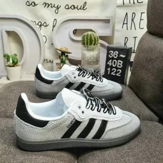 أديداس رمادي أسود Low-Top أعلى منسوج بنسيجة متنوعة أحذية رياضية للأسلوب الحياتي
