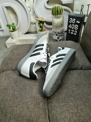 Adidas Gris Negro Low-Top Upper de Tejido Texturizado Sneakers Lifestyle 6