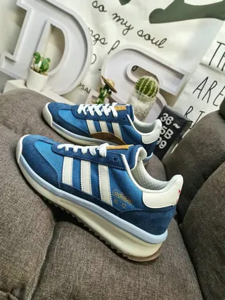 Adidas Gray White Retro Runner Silhouette Three-Stripe Side Panel Lifestyle Sneakers 7