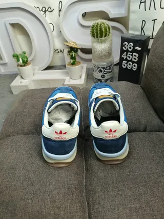 Adidas Gray White Retro Runner Silhouette Three-Stripe Side Panel Lifestyle Sneakers 8