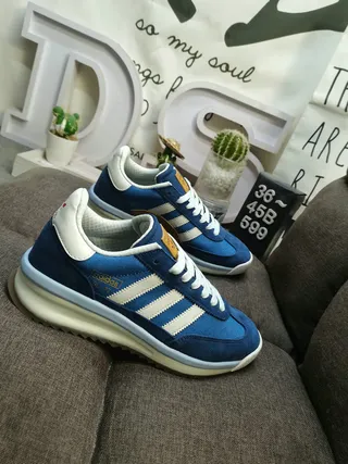 Adidas Gray White Retro Runner Silhouette Three-Stripe Side Panel Lifestyle Sneakers 9