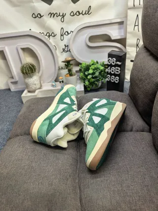 Adidas Zapatillas Lifestyle Verde Beige Gamuza y Textil Crema con Sobrecapas de Corte Triangular 6