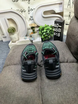 Adidas Green Black Silhouette GORE-TEX Waterproof Upper Running Shoes 8