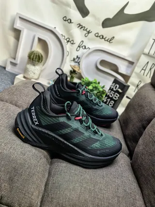 Adidas Green Black Silhouette GORE-TEX Waterproof Upper Running Shoes 9