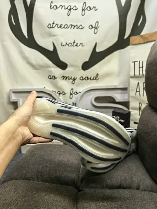 أديداس هايبربوست أبيض أسود سنيكرز لايف ستايل 4