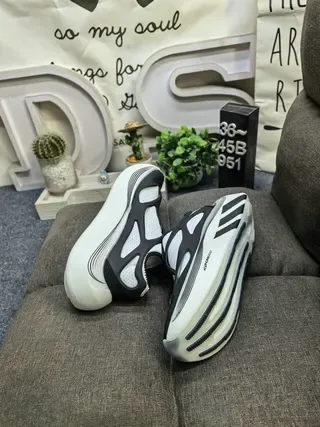 أديداس هايبربوست أبيض أسود سنيكرز لايف ستايل 6