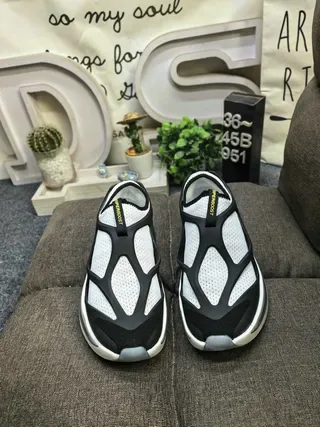 أديداس هايبربوست أبيض أسود سنيكرز لايف ستايل 10